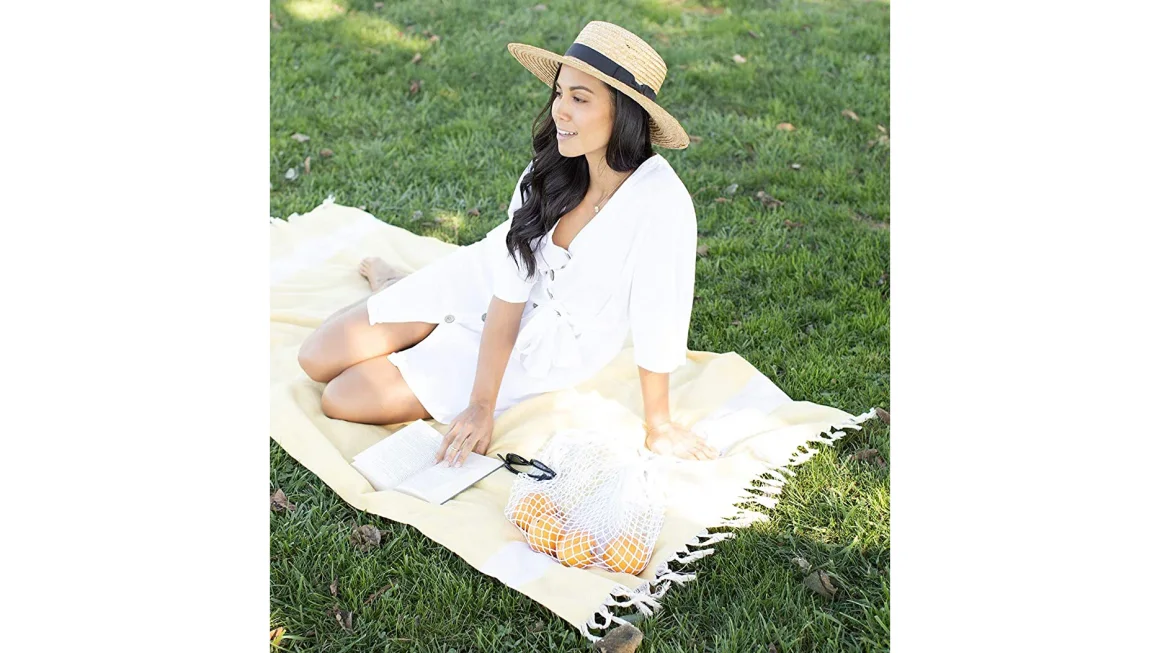 210423152540 turkish towel peshty چرا هنگام سفر دوباره باید حوله ترکی به همراه داشته باشید؟