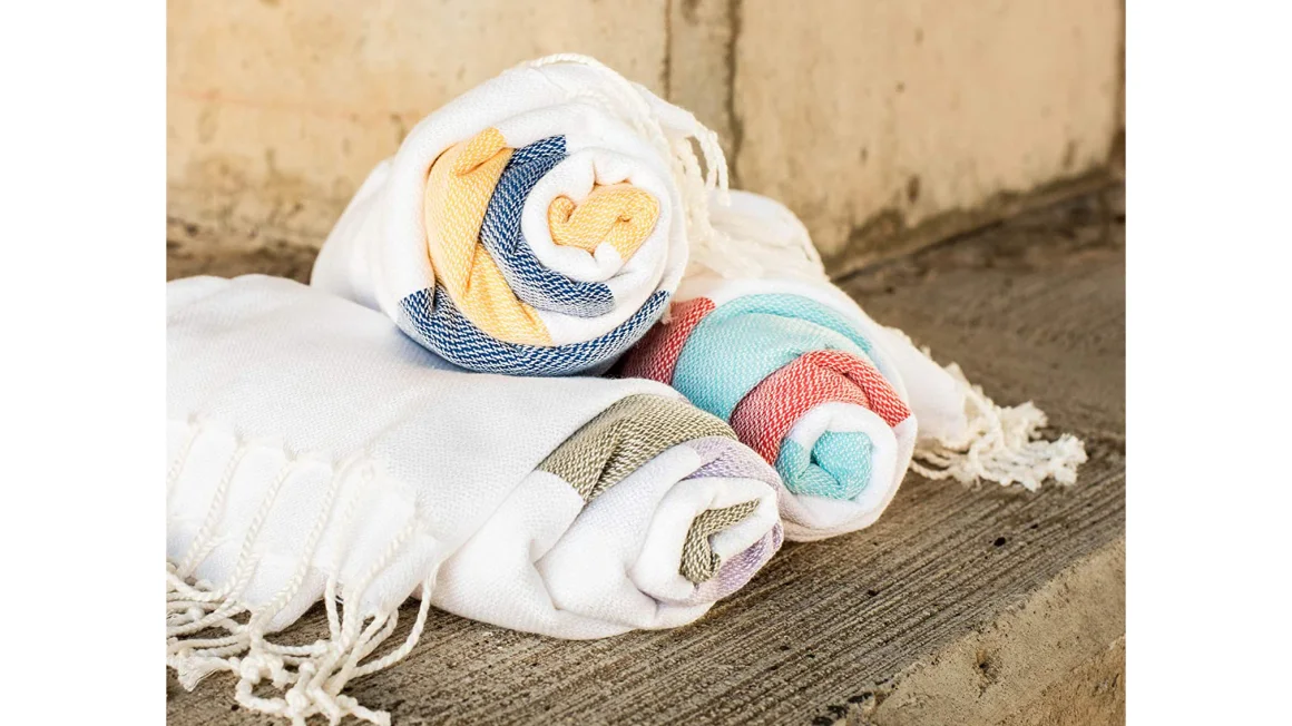 210423152623 turkish towel olive and loom چرا هنگام سفر دوباره باید حوله ترکی به همراه داشته باشید؟